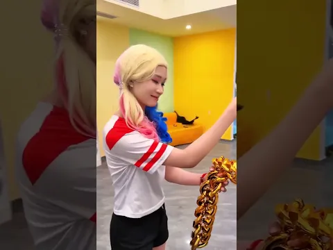 黄金到底花落随家 #艾莎 #cosplay #shorts