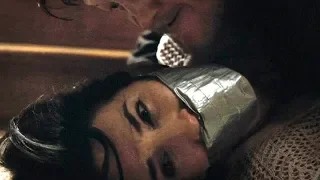 劫匪当着男子的面侵犯了妻子和女儿,却逍遥法外,男子计划10年 展开极端复仇