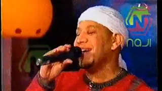 عصام كاريكا  يغني هادي هزيم عازز علي النوم دندنها
