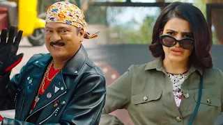मुछो पर ब्लैक डाई मार्के बाइक पर बैठ कर राजेंद्र प्रसाद सामन्था को पिकअप करने बस स्टॉप पर आया |