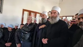 الهجري يطالب بفتح ممرات إلى الأردن ومناطق سيطرة قسد وميليشياته تعيث فسادا في السويداء 