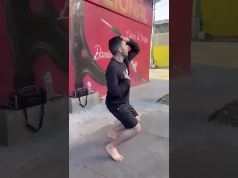 Kauan Russell dançado sua música Não Vá Embora