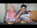 Download Lagu Wah Tumben Mas Mahmud Maem Sambil Pangku Adek.. 