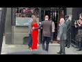 Download Lagu Prince William Protects Kate as She Stuns in Red - Paparazzi Go Wild!