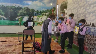 مسرحية صامتة بعنوان التواصل الاجتماعي 