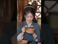 흉년에 빙의한 남자, 100위안으로 아내를 얻고 현대 지식으로 부자가 되어 과거에 급제한다! 아내에게 행복한 삶을 선물하려 했는데… 아내는 매일 밤 합방만 원한다!