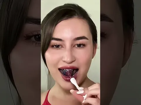 “When nail polish suddenly becomes a lollipop! 😂💅🍭 What a crazy idea!”