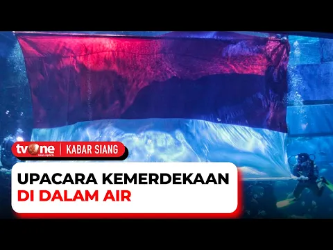 Jakarta Aquarium Safari Kibarkan Bendera Merah Putih di Dalam Air