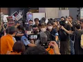 Download Lagu 【8/23速報】もはやカオス！しばき隊の無法地帯と化した大宮！立ち入り禁止区域から退かない者、車道に出て中央分離帯で立ち止まる者、遂には検挙者まで出る最悪の事態に…