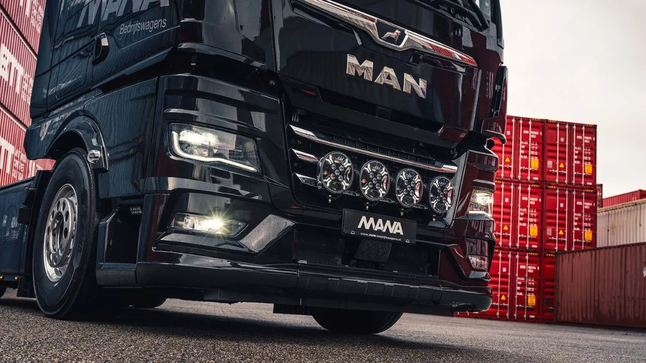 Video: LED Ypsilon 9LED ambra-bianco con luci di emergenza 7850 lm - cavo da 3 m | WD-12078.1
