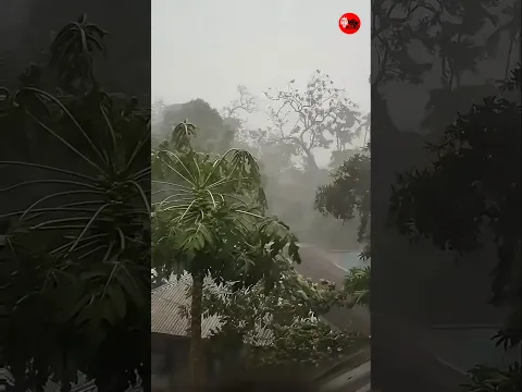 🌪️ চট্টগ্রামে ভয়ংকর ঝড়-তুফান! হে আল্লাহ, সবাইকে হেফাজত করো 🤲🇧🇩