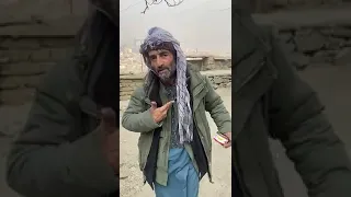 میر آغا سالنگی مه دزد قمار باز بچه باز زدنی استم هر کسی که مرد است کد مه خود بزنه 