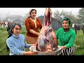 Lagu Feeding a Whole Village : Cooking Big beef Leg to Make Delicious Kebab and Stew
