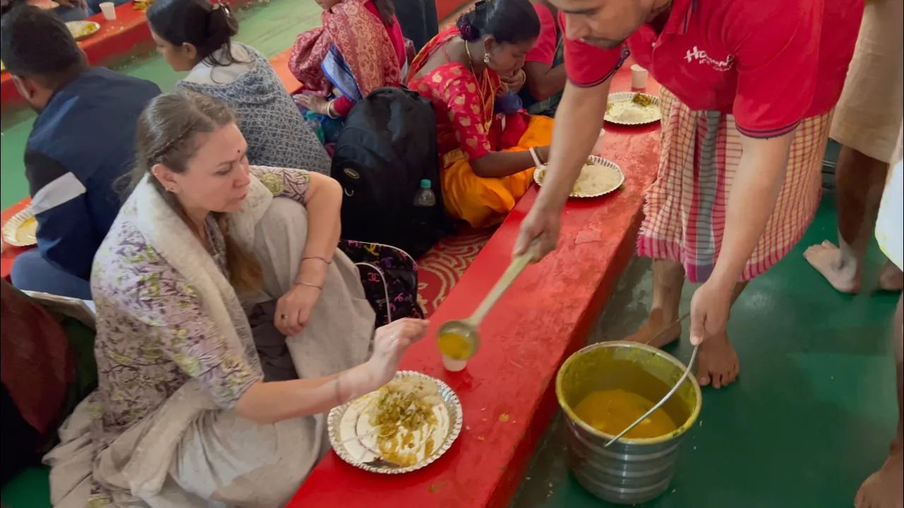 Super Fast Prasadam Serving to Devotees at Mayapur Iskon