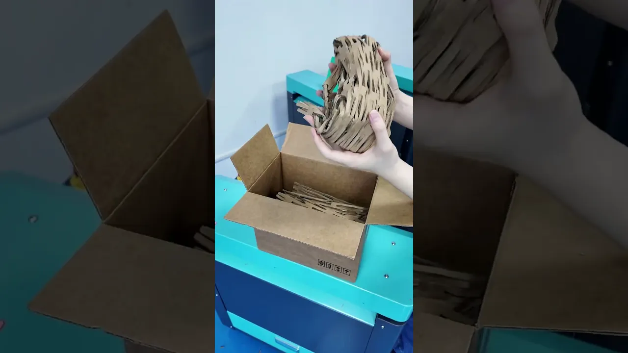 Kartongitter ist eine Art Polsterverpackungsmaterial, das aus einem Kartonzerkleinerer hergestellt wird.