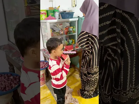 SI BOCIL BANGUN TIDUR MINTA SEMANGKA