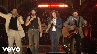 Jonas Brothers - Coming Home This Christmas (Live Performance) ft. Kenny G