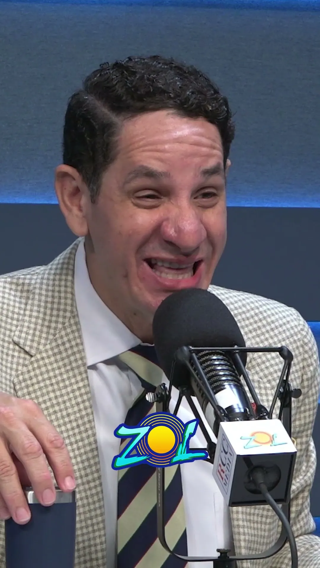 "ESTAMOS LLENOS DE ABOGADOS"