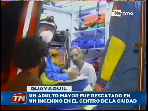 Un adulto mayor fue rescatado en un incendio en el centro de la ciudad