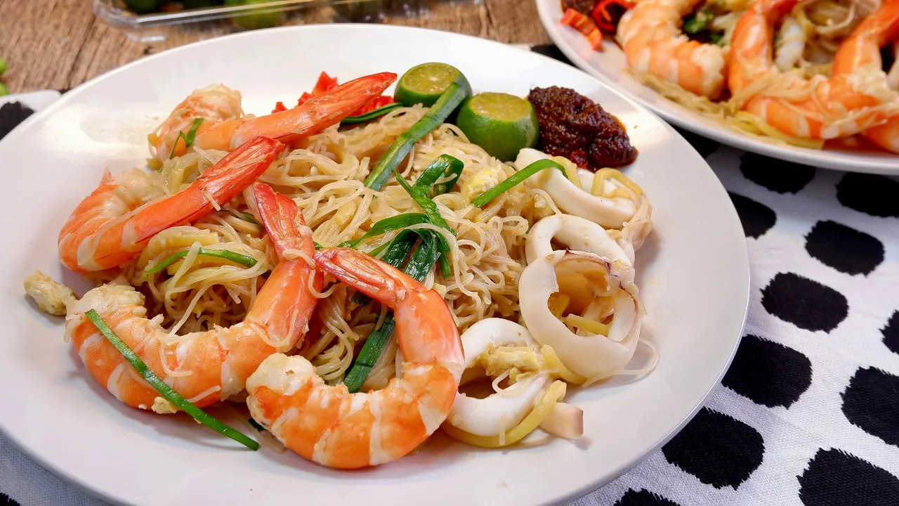 So Easy Everyone Can Cook! Singapore Hokkien Prawn Mee  Stir Fried Noodles Recipe   Hawker Food