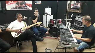 רועי הרוש קאבר מלאת אהבה 