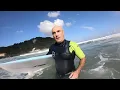 Lagu Gallo, el profesor ciego que enseña surf en las playas de Zarautz