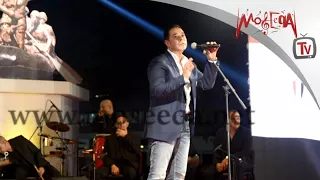 مدحت صالح يبدع بغناء يعني ايه كلمة وطن                دندنها