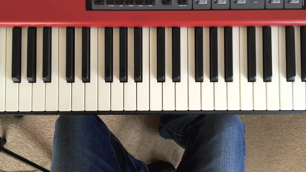 Ballad-style pop piano: improvising on broken chords in a simple progression