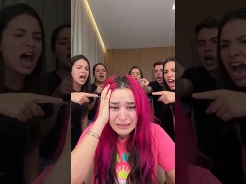 As pessoas estão ganhando dinheiro criticando a Emilly Vick?