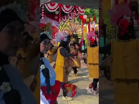 Karnaval pake baju adat papua