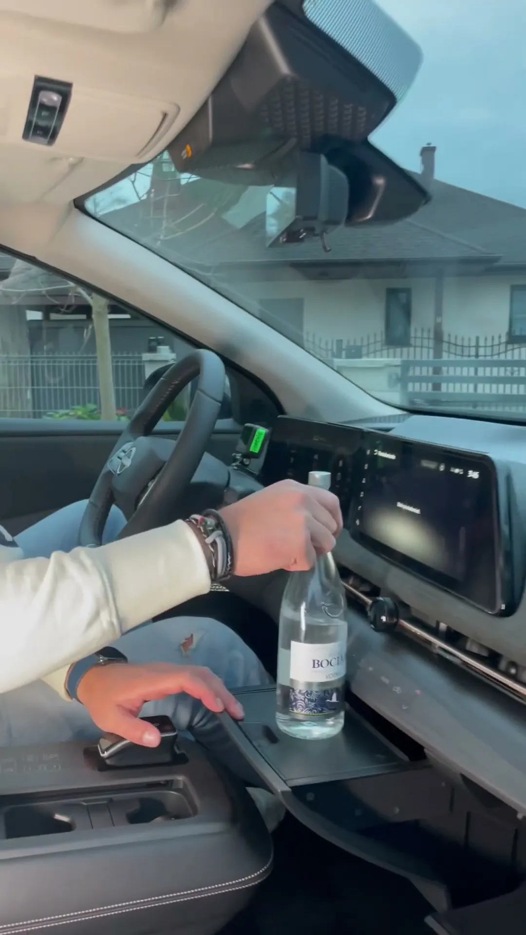Idealny samochód dla ekipy CaroSerii nie ist…. #caroseria #nissanariya #zdrówko #bocian #shorts