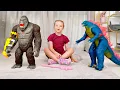 Download Lagu Wilde dierenavonturen thuis | Leer dierennamen en eten | Educatief plezier met Vania Mania Kids