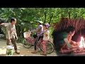 Download Lagu When he knew there were bad guys, Hoang decided to go up and sleep on the farm to keep watch.
