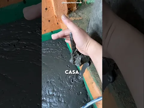 ¡El chico encontró algo asqueroso al abrir el grifo! 😱#cat #catvideos
