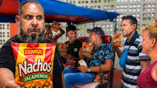 Les mostré a CUBANOS lo que comemos en El Salvador