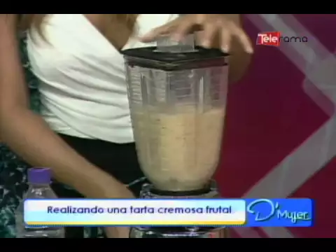 Realizando una tarta cremosa frutal