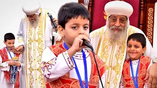 فيديو للعمر واقفين قدام قداسة البابا بكل حب وبراءة   اللحظة دي للعمر البابا رمز للأبوة الحقيقية دندنها