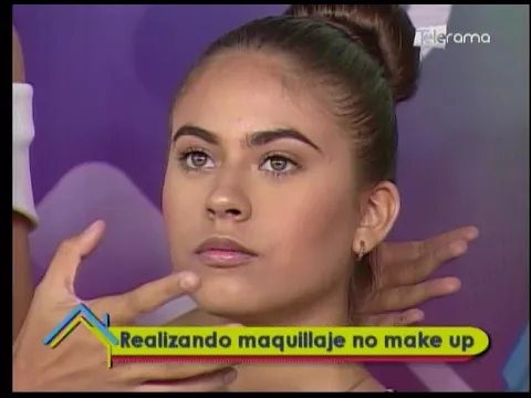 Realizando maquillaje no make up