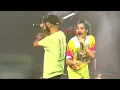 OLI ME REJOINT SUR SCÈNE POUR CHANTER « PLUS FORT » !