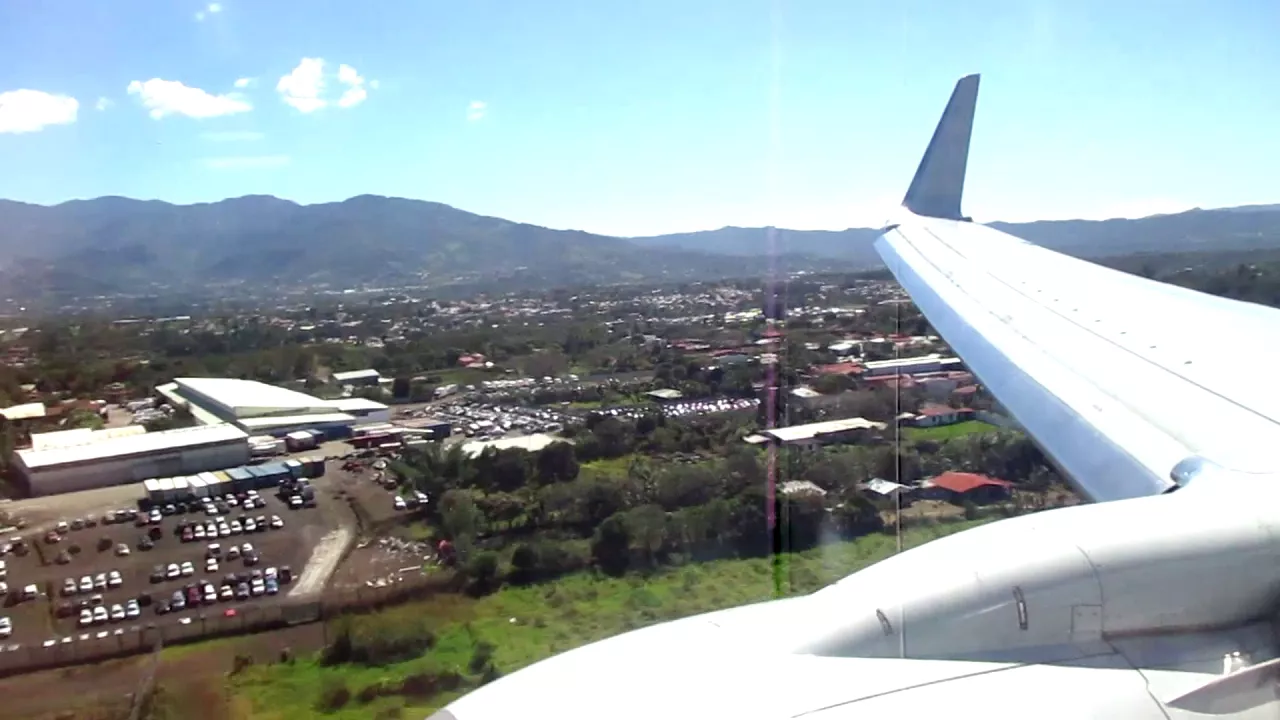 AVOID: American Airlines FIRST CLASS to Hawaii
