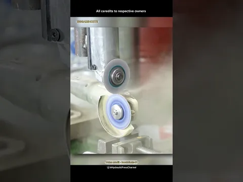 Grinder vs Grinder Voice credit - @iconicfacts-01