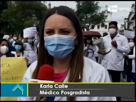 Médicos posgradistas realizan plantón en el centro de Cuenca
