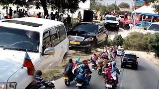 msafara wa mgombea urais chadema tundu lissu kuelekea ofisi za nec