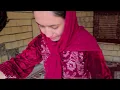 La vie simple de Shahla au village… Préparation de pain frais et une surprise à laquelle ses enfan