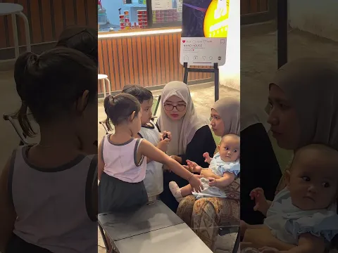 Apakah si kembar pngen punya adik ??