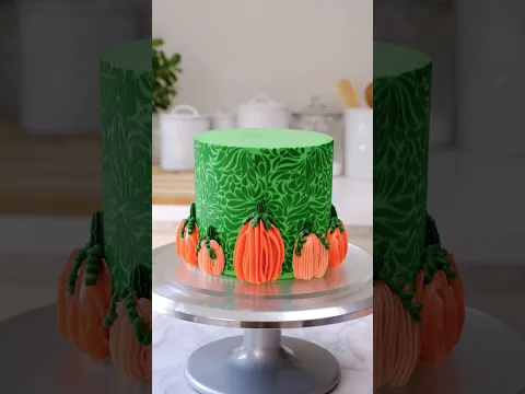 Easy Halloween cake, piping tip 1M, 32. Swiss meringue buttercream #halloween #food #cake