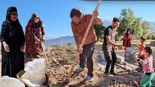 They work and dance: Grandma's family continues constructing the house by dancing