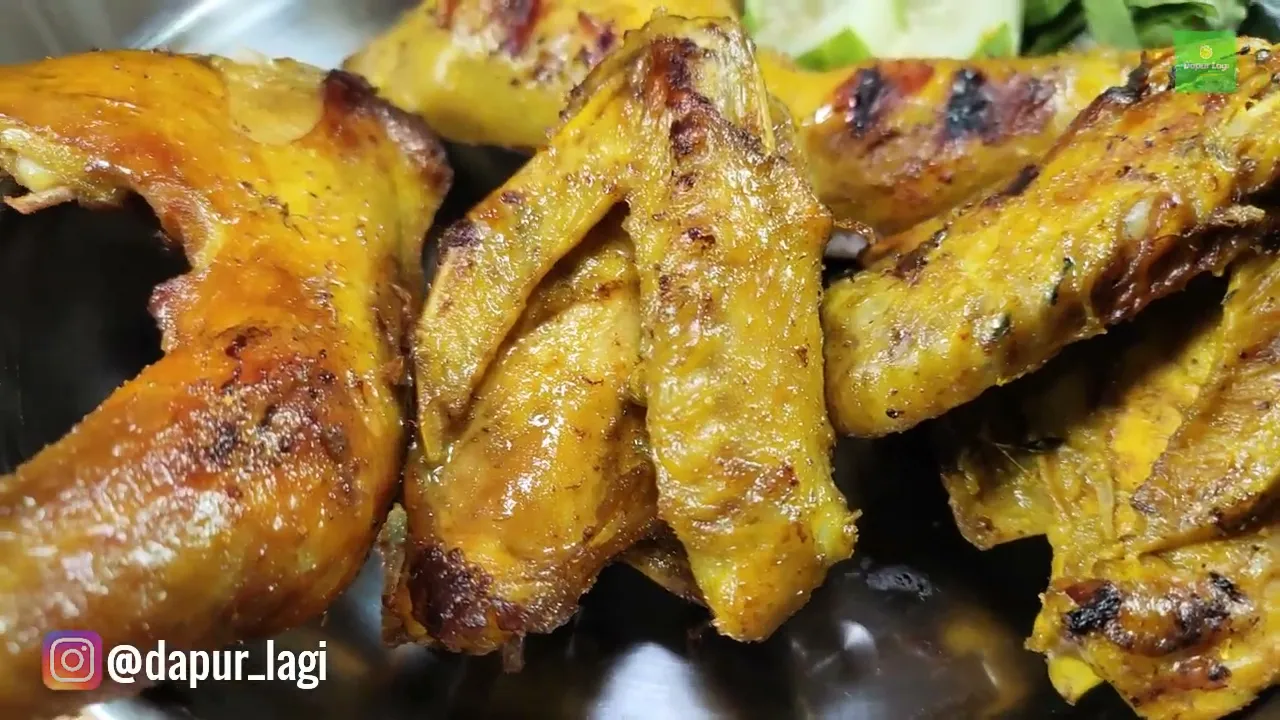 RESEP AYAM GORENG TANPA UNGKEP, LEBIH GURIH DAN JUICY Resep lengkapnya di blog dapurlagi.blogspot.co. 