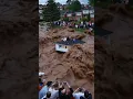 Download Lagu Rumah terjebak Banjir Bandang Besar.