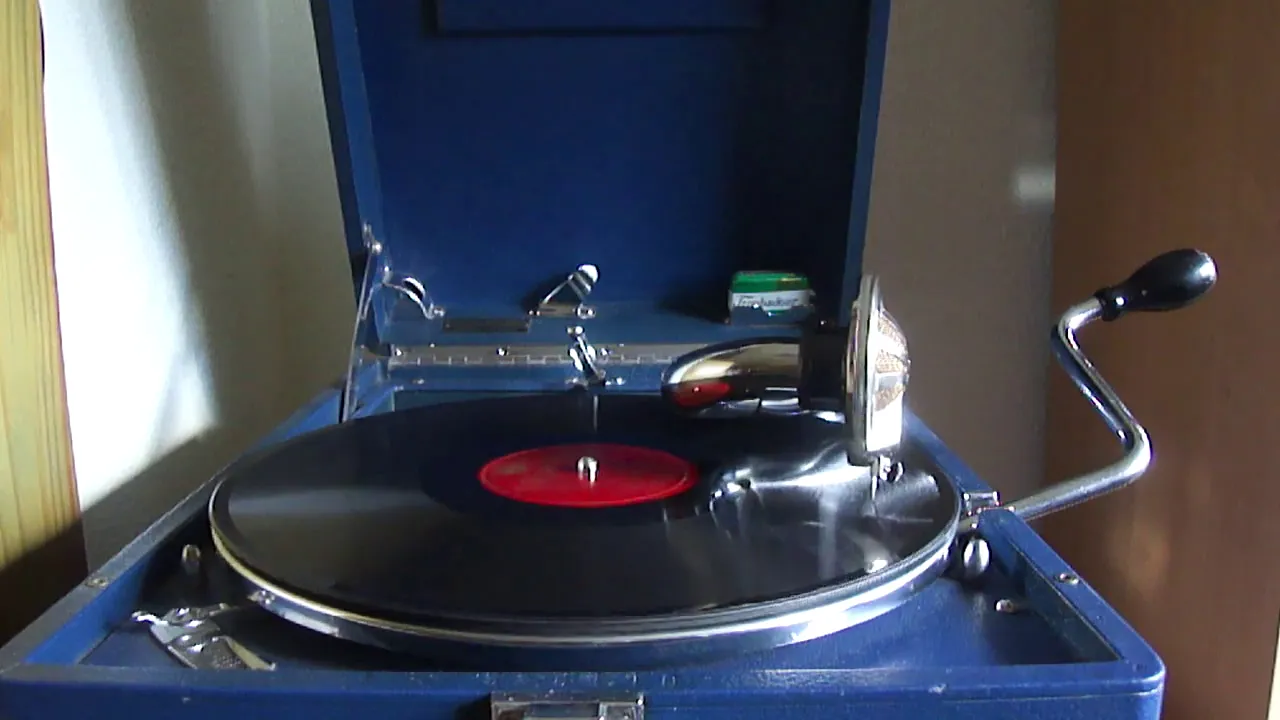 Sol Hoopii and His Novelty Quartet - Leilani (1936) Sol Hoopii and His Novelty Quartet - Leilani (1936)